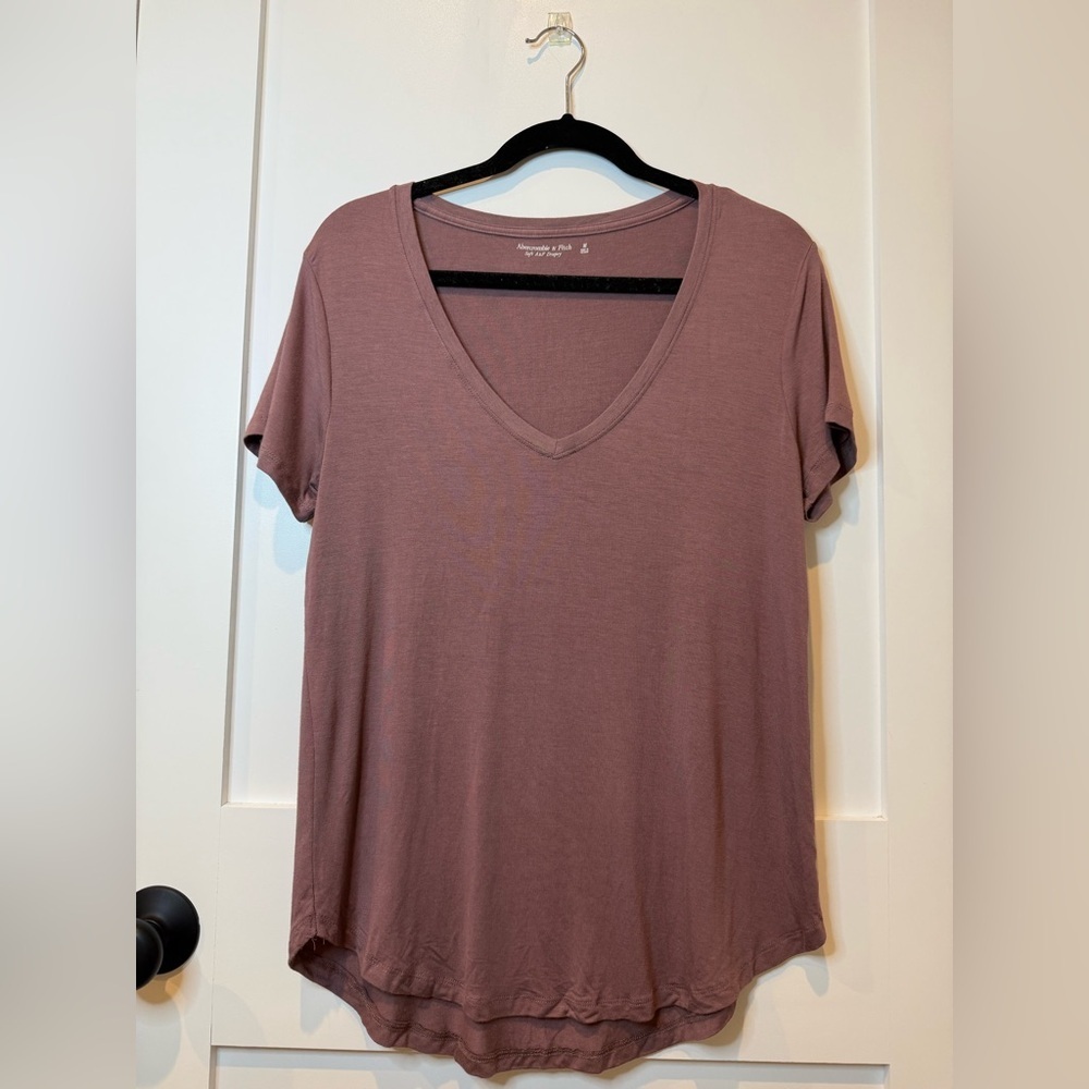Abercrombie & Fitch Women’s Mauve V Neck Loose T Shirt Size M